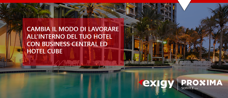 hotel di sera, piscina e palme